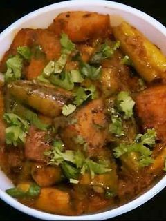 परवल आलू की सब्जी रेसिपी मुख्य फोटो