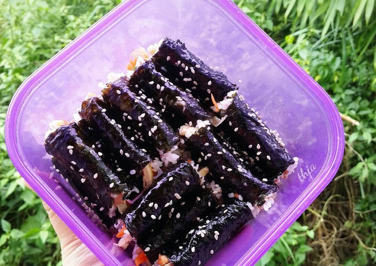 Bagaimana Membuat Kimbab Mini Isi Tuna Gurih dan Sedap &#34;미니 김밥&#34; Lezat