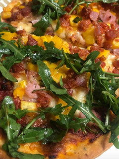 Foto de Pizza de Bacon, Pimento e Rúcula