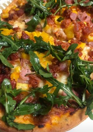 Foto de Pizza de Bacon, Pimento e Rúcula