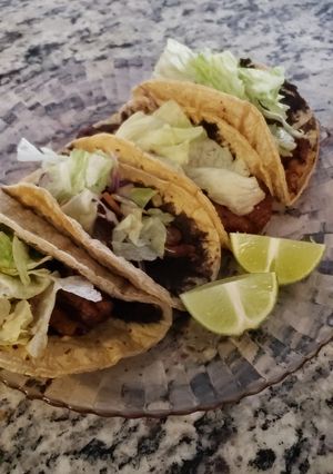 Una foto de Tacos de chicharrón de pollo