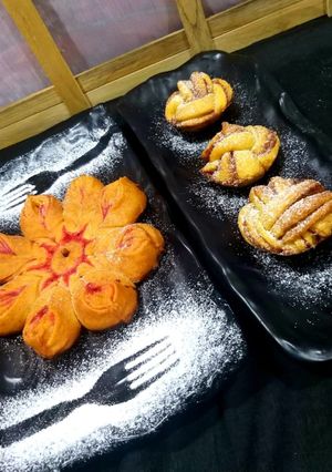 सिनामन रोल आणि जॅम स्टार ब्रेड (cinnamon roll and jam star bread recipe in marathi) रेसिपी चे मुख्य फोटो 