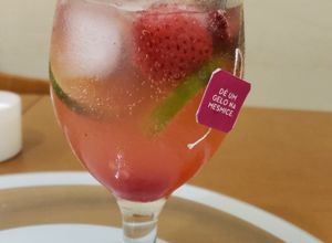 Foto de Gin tônica frutas vermelhas