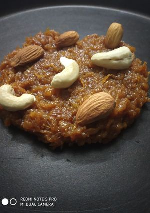 A picture of Butter scotch musk melon halwa.