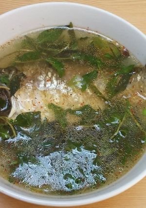Hình của món Canh cá diếc nấu rau răm.