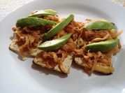Una foto de pollo con salsa ketchup