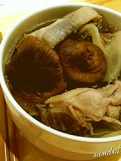 香菇雞湯(簡易電鍋版) 的食譜成品照片