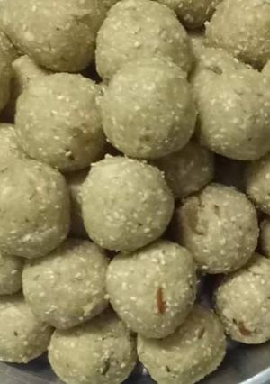 A picture of Dry Fruits Ladoo.