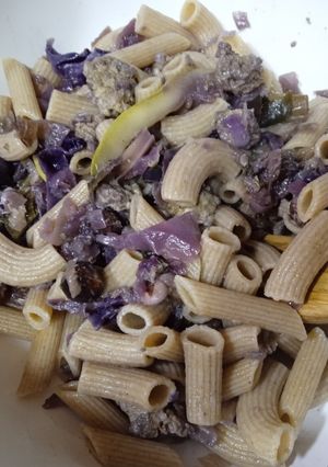 Una foto de Pasta con lombarda
