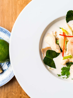 Tom Kha Gai (thai kókusztejes csirkeleves) recept fotója