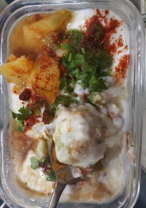 દહીં વડા (Dahi Vada Recipe In Gujarati) રેસીપી મુખ્ય ફોટો
