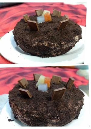 A picture of Tripe layer chocolate fudge cake.