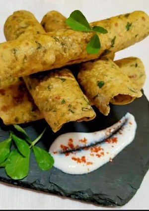 पौष्टिक मेथी पराठा (methi paratha recipe in marathi) रेसिपी चे मुख्य फोटो 