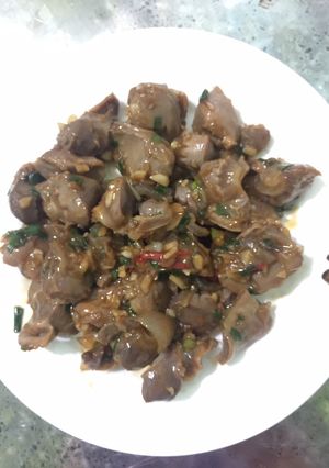 Hình của món Mề gà xào bơ tỏi ớt.
