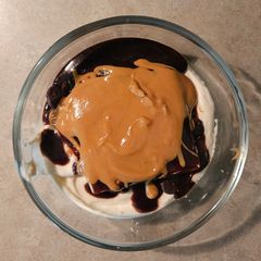 A picture of Reeces eclaire cake.
