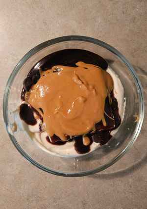 A picture of Reeces eclaire cake.