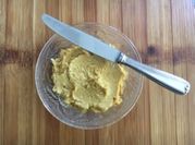 Una foto di hummus light