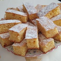 A picture of "Yummy" Honey tea cake.