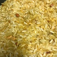A picture of Crispy Chivda with less oil.
