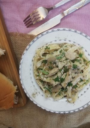 A picture of Chicken alfredo.