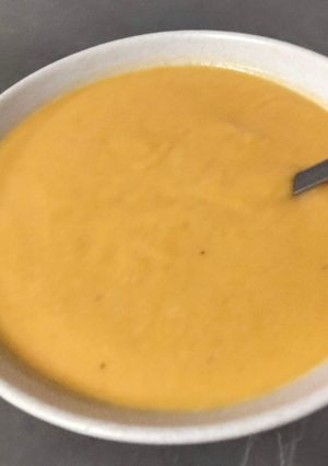 Una foto de Crema de calabaza y chayote