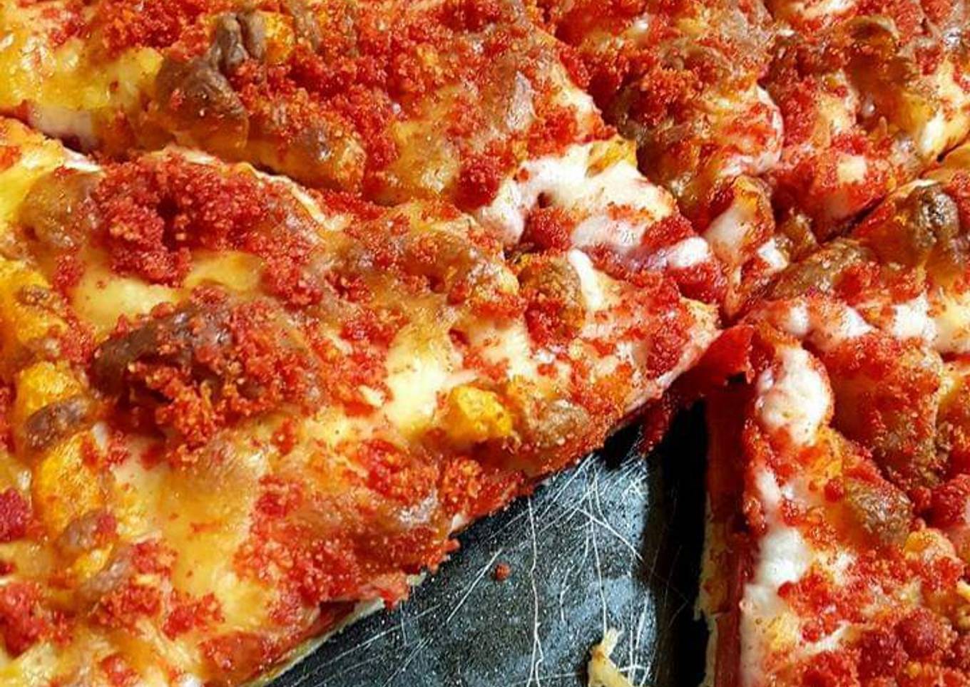 Chicken Mortadella Cheetos pizza😋👍