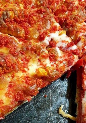 A picture of Chicken Mortadella Cheetos pizza😋👍.