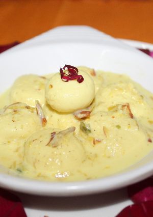 A picture of Anguri rasmalai.