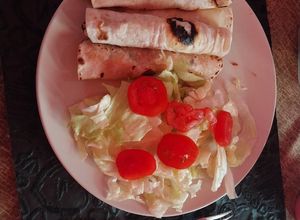 Una foto de Taquitos de huevo con espinaca y chorizo. ¡Fácil para un buen desayuno!🌮 😋