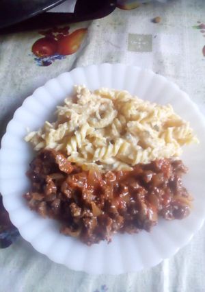 Una foto de Fideos con trocitos de carne