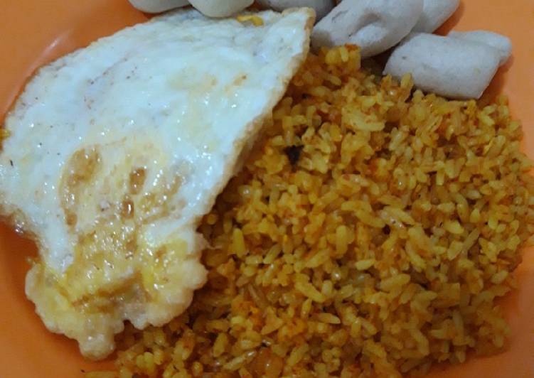 Nasi goreng kunyit