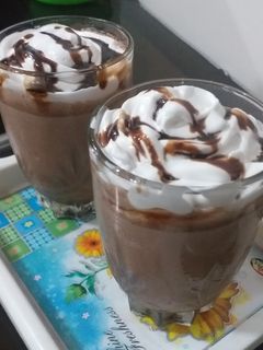 ચોકલેટ મિલ્કશેક (Chocolate Milkshake Recipe In Gujarati) રેસીપી મુખ્ય ફોટો