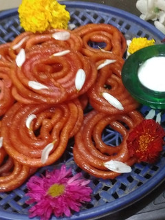 A picture of Dahi Jalebi.