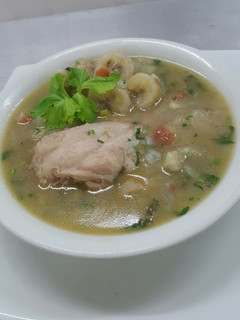 Una foto de Sopa de gallina criolla