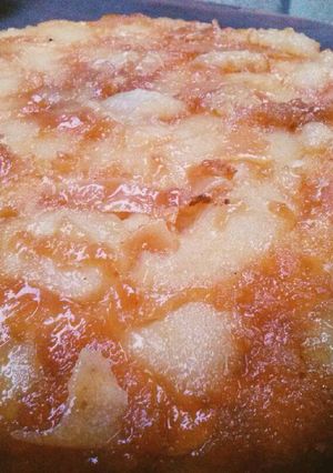 Una foto de Torta invertida de peras