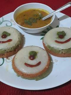 રવા ઈડલી (Rava Idli Recipe In Gujarati) રેસીપી મુખ્ય ફોટો