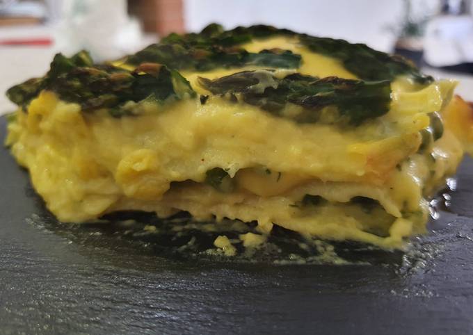 Lasagne di asparagi e provola in besciamella allo zafferano