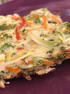 Una foto de Pastel de verduras y Chía con base de masa
