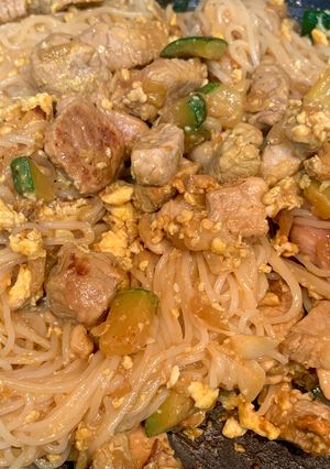 Una foto de Fideos de arroz con lomo de cerdo