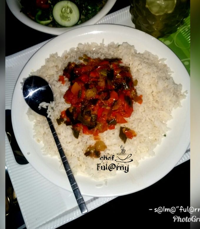 A picture of White rice with source by s@lma ful@rny...