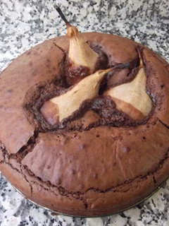 Una foto de Bizcocho de chocolate con peras
