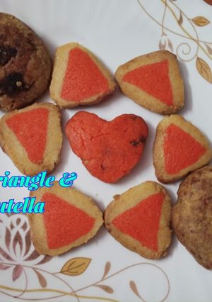 A picture of Vanilla triangle & stuffed nutella cookies.