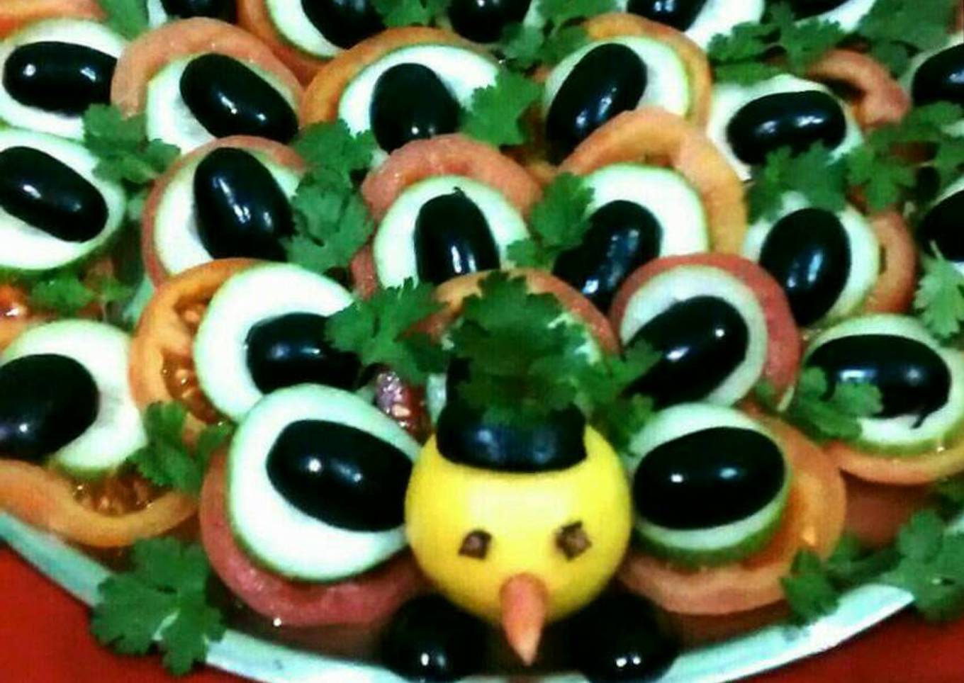 Salad in peacock shape