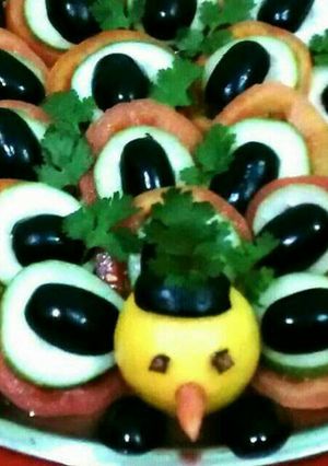 A picture of Salad in peacock shape.