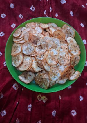 A picture of Raw banana masala chips.