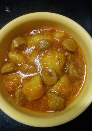 A picture of Aloo Soyabean sabzi.