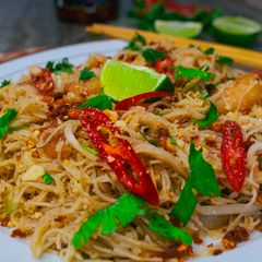 A picture of Authentic Pad Thai.