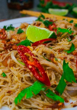 A picture of Authentic Pad Thai.