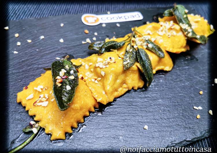 Ravioli di semola alla paprika, ripieni di cosciotto di maiale al pimenton