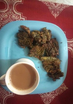 अरबी के लीव्स पतोड़ (Arbi ke leaves / patord recipe in hindi) रेसिपी मुख्य फोटो